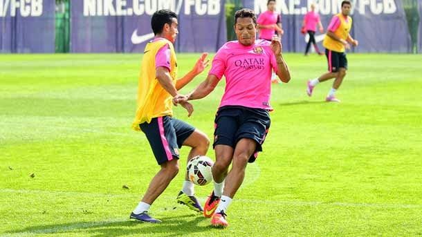 Adriano suffers annoyances in the thigh and trains  to the margin