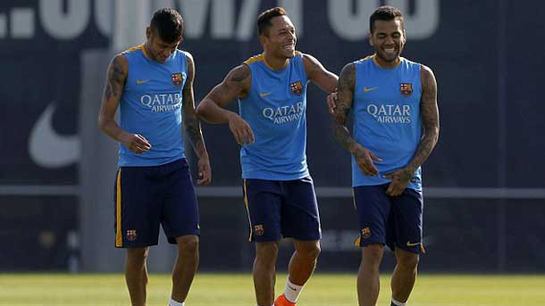 Adriano follows training with the Barça without the high