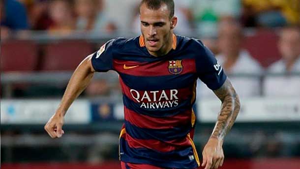 The first substitute of Messi was Sandro Ramírez