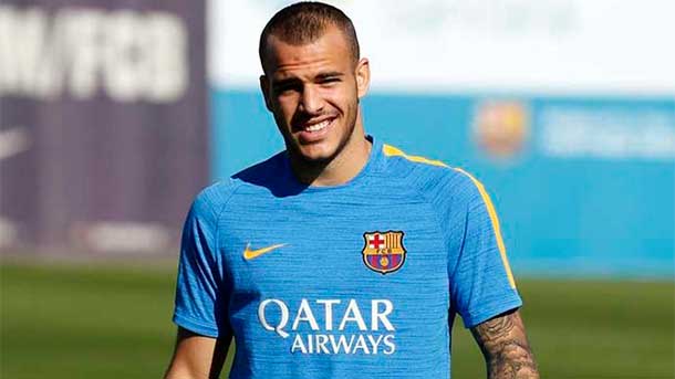 It is more near to go out of the Barcelona Sandro Ramírez?