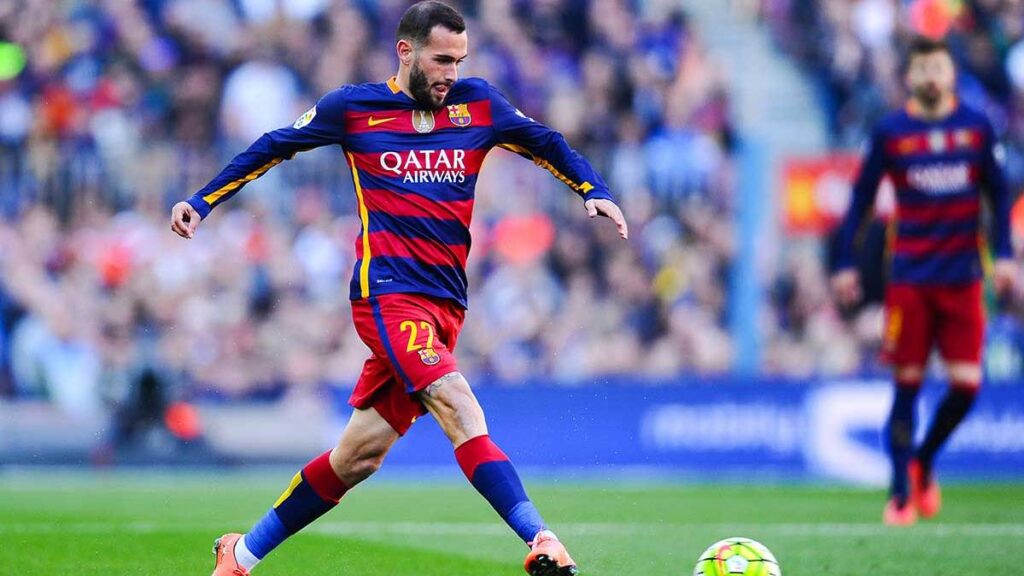 Neither Aleix Vidal neither his surroundings pose  go out of the FC Barcelona
