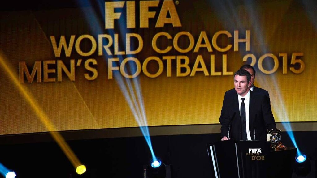 Robert Fernández was seen in Valencia-Seville FC