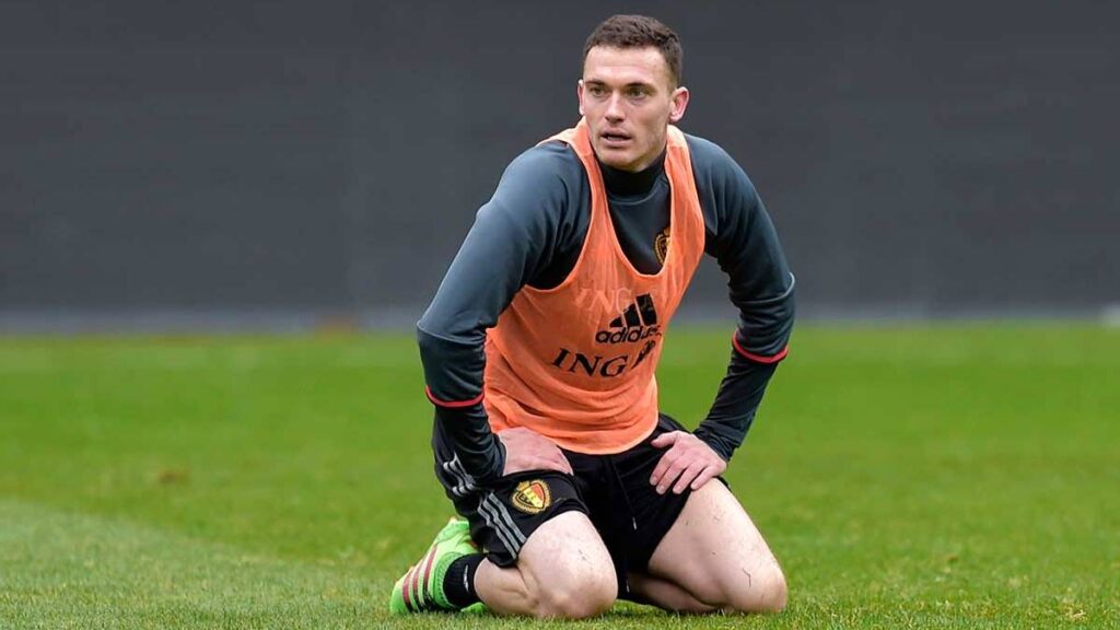 It begins the bidding for fichar to Thomas Vermaelen