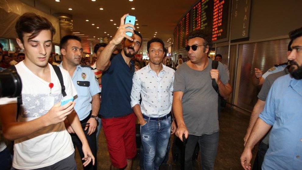 Adriano, ready: “I Am part of the family of the Besiktas”