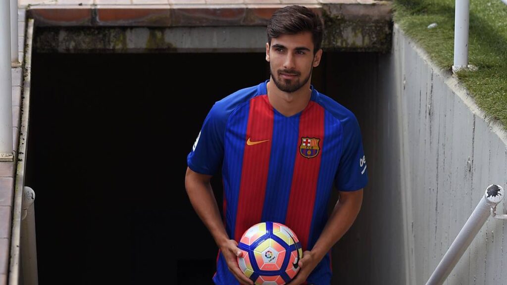 André Gomes explained why carries the 21 in the Barça