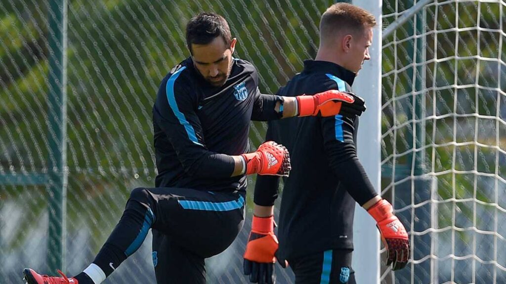 Anybody wants to that they go  Ter Stegen or Bravo of the Barça