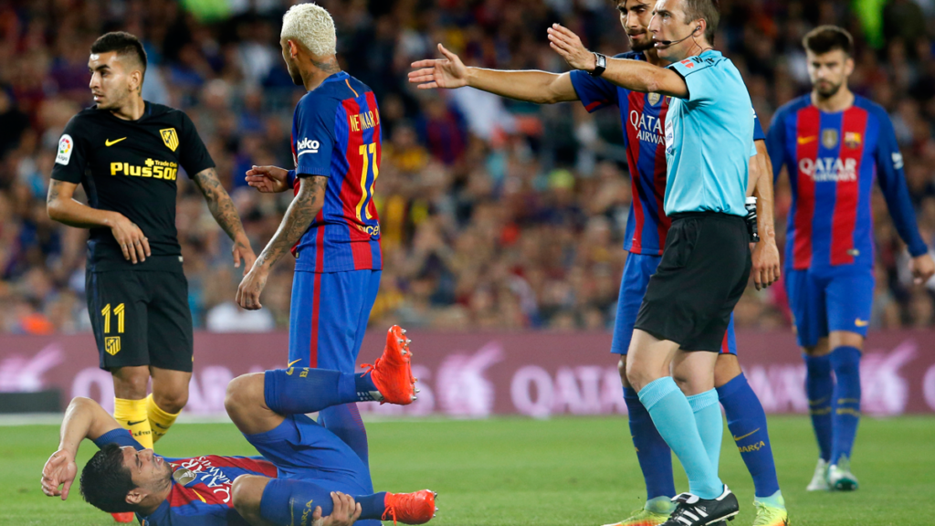 The “cavern” mediática tries to damage the image of Luis Suárez