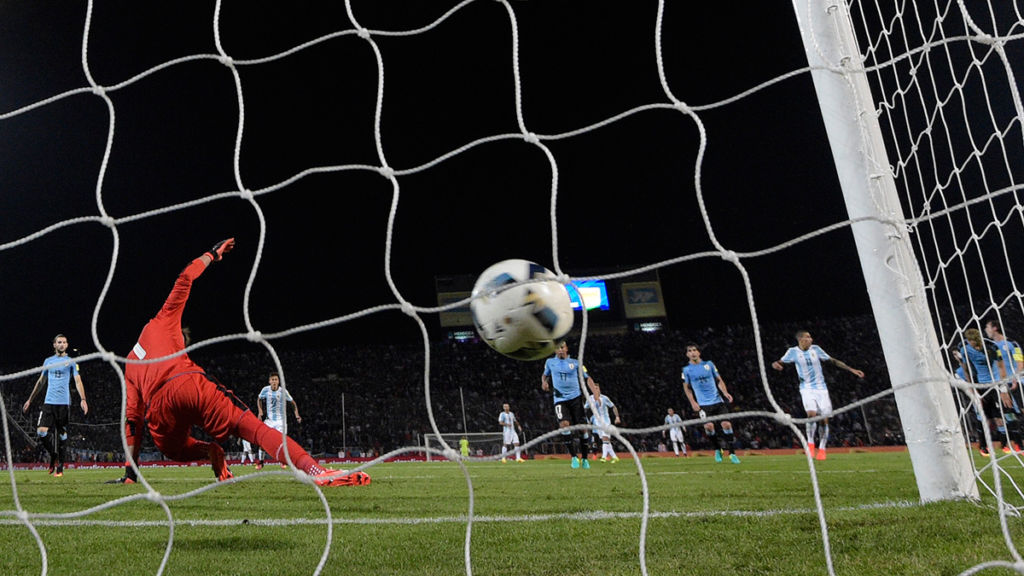 The Argentinian press, to the feet of Leo Messi in his “turn”