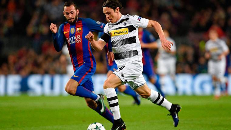 The Camp Nou gave him to Aleix Vidal a big ovation