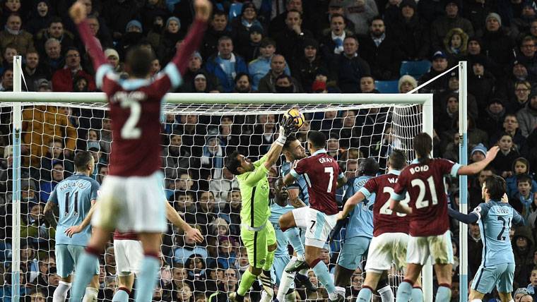 In England atizan to Bravo by his error in front of the Burnley