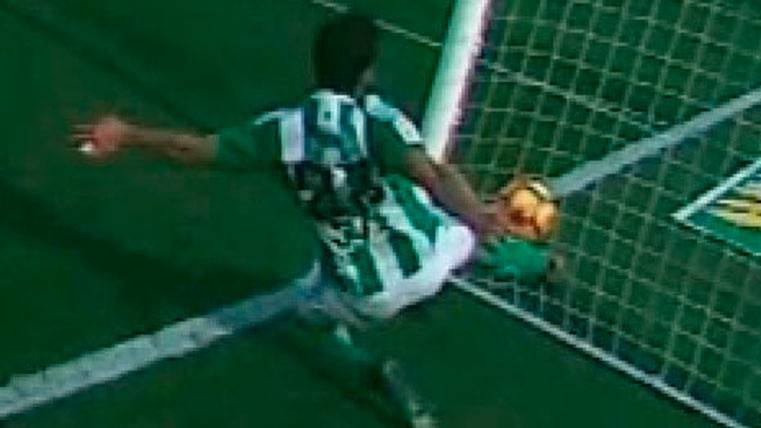 I ROB:: The referee eats  two goals ghost of the Barça