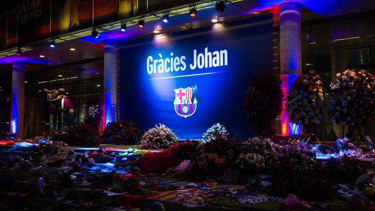 The Barça and the family of Cruyff, together to surrender him tribute