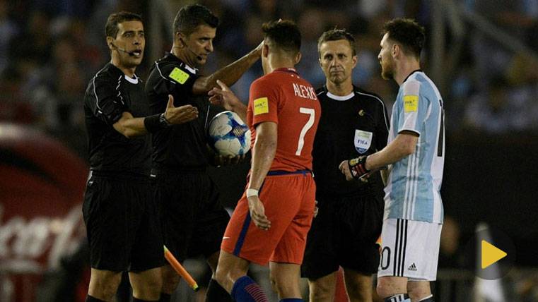 I ANGER: Messi denied the hand to an assistant after the Argentina-Chile