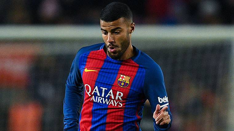 I struggle it went back to the 3-4-3 with the Barça… And Rafinha of carrilero!