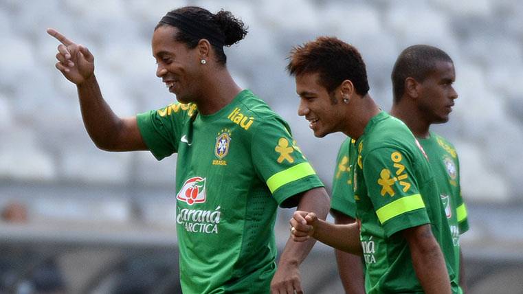 Ronaldinho Aims  to the Balloon of Gold for Neymar Júnior