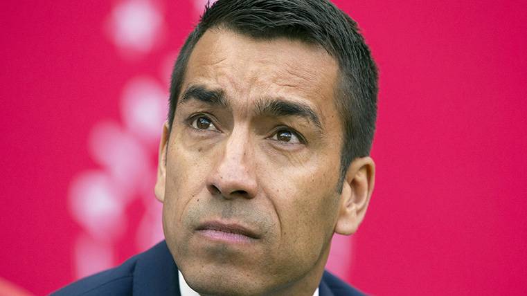 They go Bronckhorst wins the Eredivisie with the Feyenoord