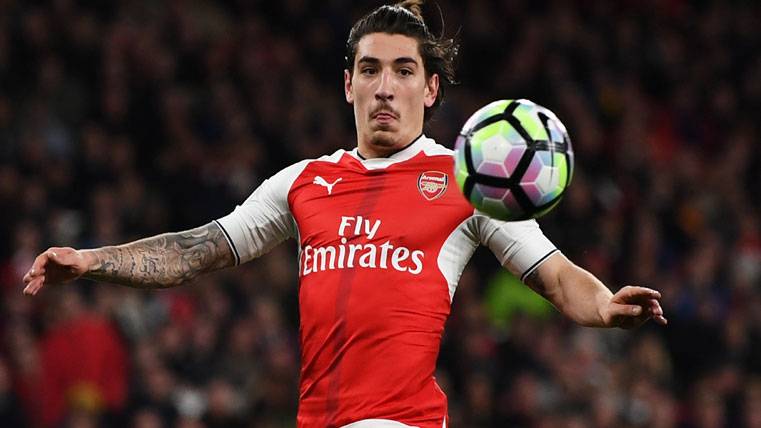 Robert, seen following to Héctor Bellerín in the Arsenal-United