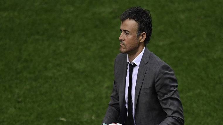 Luis Enrique, third Barcelona trainer with more titles