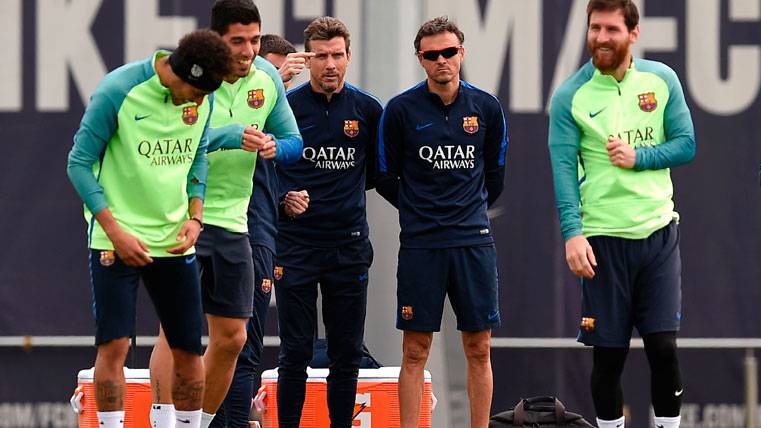 Laughs and tranquility: Unzué and Neymar do the peaces