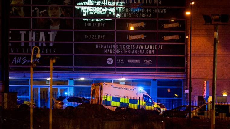 The support of the Barça to the victims of the attack in Manchester