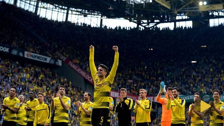 Irrepressible tears of Bartra after going back with the Dortmund