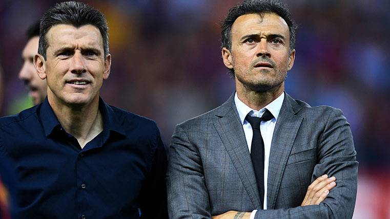 The gift of the players of the Barça for Juan Carlos Unzué