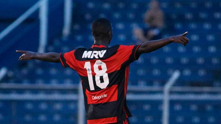 The Real Madrid announces officially the signing of Vinicius