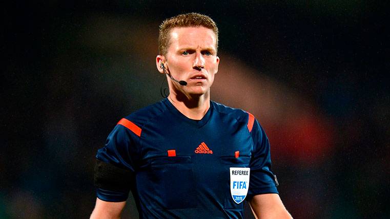 See to believe: Hernández Hernández, better referee of the year