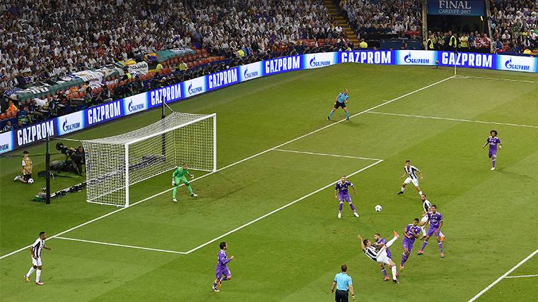 Mario Mandzukic, a Chilean that could cost a Champions