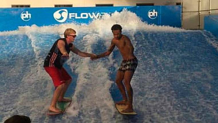 Neymar Learns “flowboarding” and no gives him  at all badly