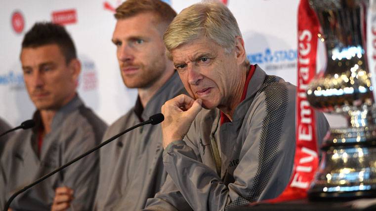 Cutting message of Wenger to the FC Barcelona on Bellerín