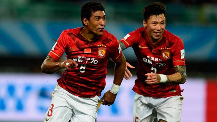 Paulinho Would go down  the wage to play in the Barça!