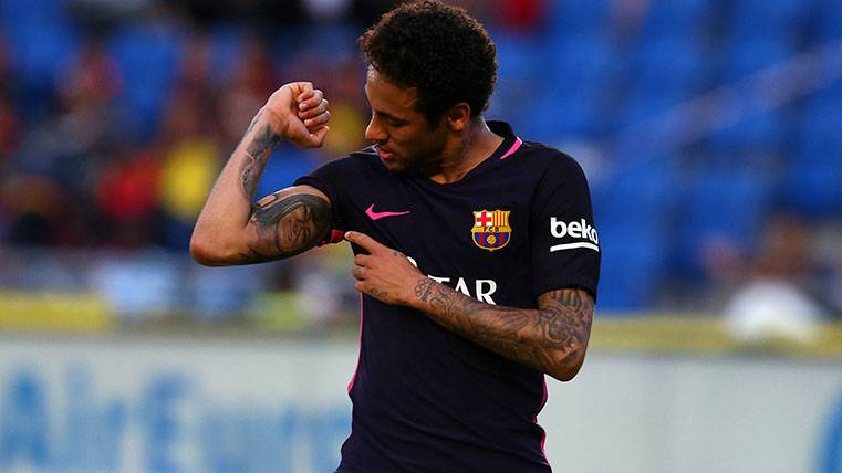 Neymar, of long the most expensive signing of the history of the football