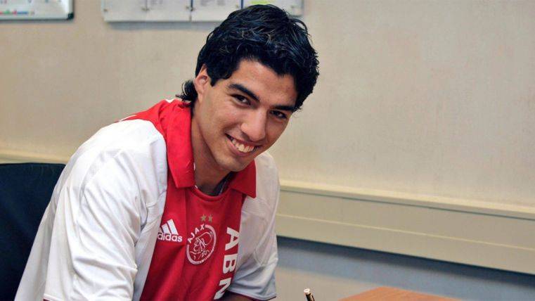 It fulfils  a decade of the arrival of Suárez to the Ajax
