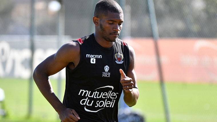 Marlon Santos, centred in the Nice and thinking in the Barça