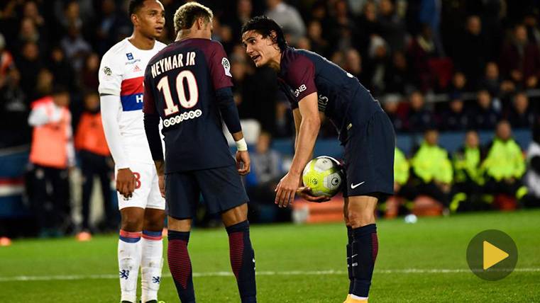 The get angry of Neymar Jr with Cavani by a penalti