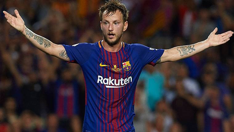Rakitic Participates more than ever in the centre of the field