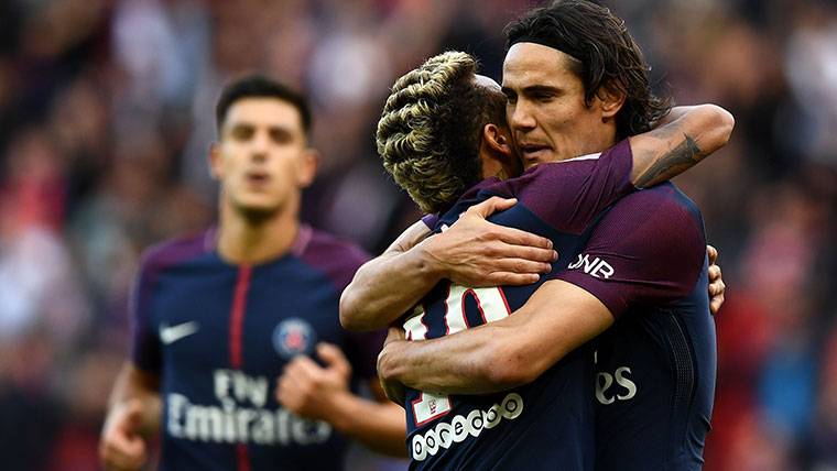 Cavani Goes back to speak of his muddy relation with Neymar