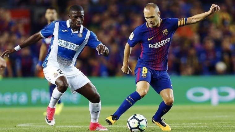 Andrés Iniesta and a renewal deserved but delicate