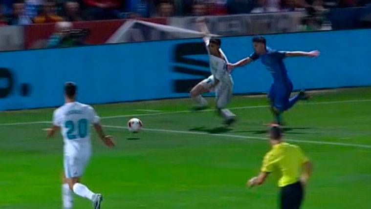 CONTROVERSY: it Is penalti the first goal of the Madrid in Fuenlabrada?