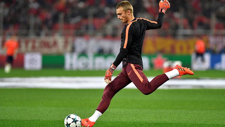 Cillessen, without distractions: “My ambition is to play in the Barça”