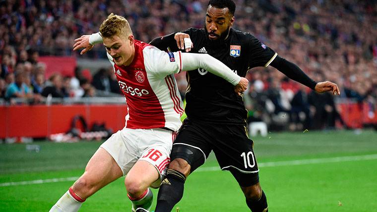 Technical approval in the FC Barcelona for fichar to Of Ligt