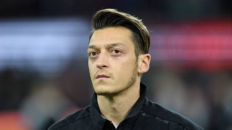 The signing of Mesut Özil divides to the technical body of the Barcelona