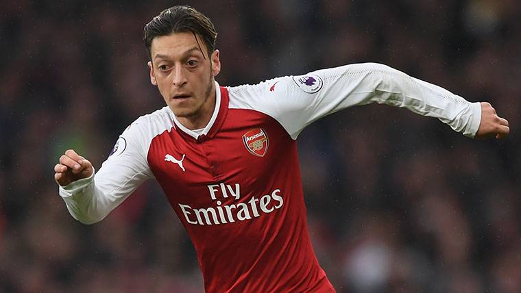 The FC Barcelona has a pending conversation with Özil