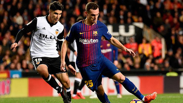 Vermaelen No desentona in his première suspender belt with the Barça