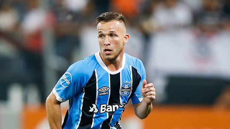 Five million euros separate to Arthur of the FC Barcelona