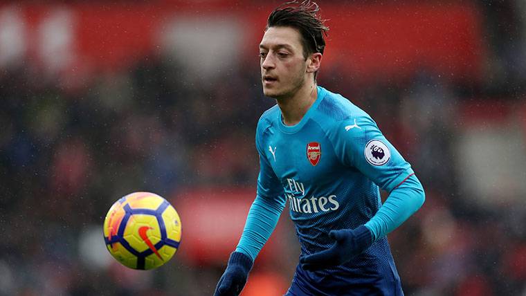 What went out of the summit by the signing of Özil in Barcelona