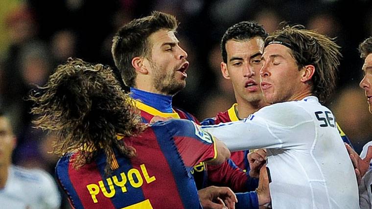 The dart of Carles Puyol to Sergio Bouquets by his expulsions