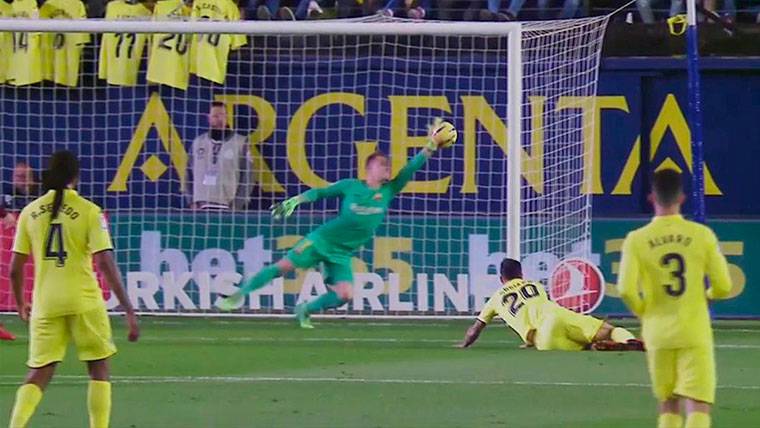 Hand saviour of Ter Stegen to avoid the goal of Soriano