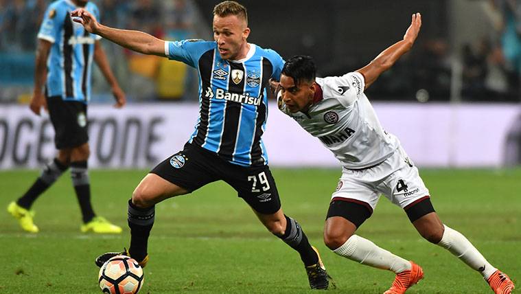 Arthur blocks offers: Only it wants to play in the FC Barcelona